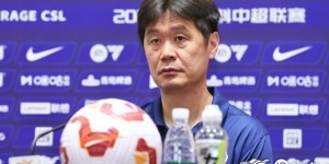 李霄鹏：现在气势比较低落，希望明天队员的意志力能够顶住